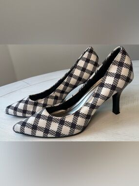 Comfort Plus by Predictions Classic Black and Cream Plaid Women's Pumps